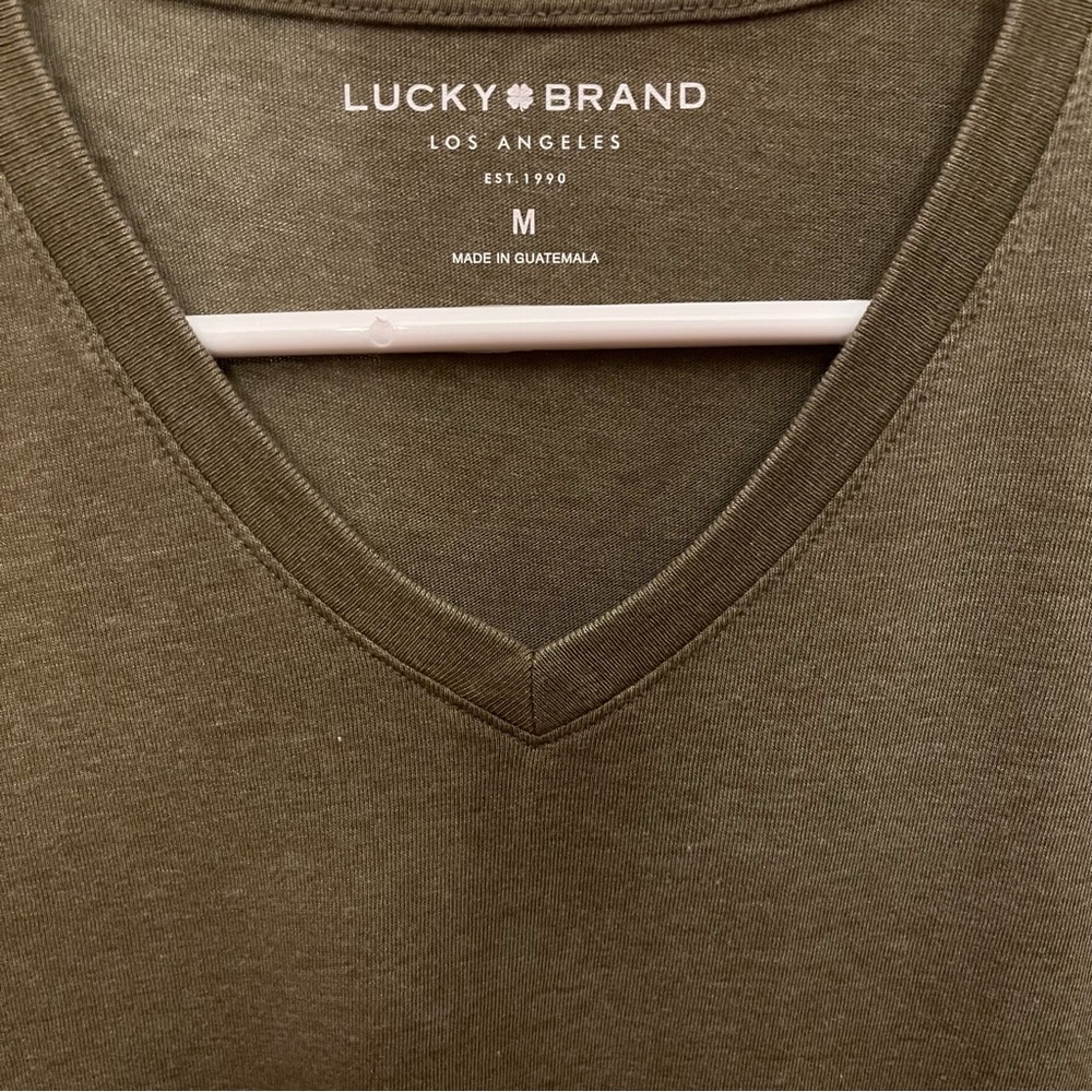 SOFT! Lucky Brand V-Neck T-Shirt MD Lucky Brand Tee TShirt OLIVE GREEN VNeck Top - Picture 4 of 10